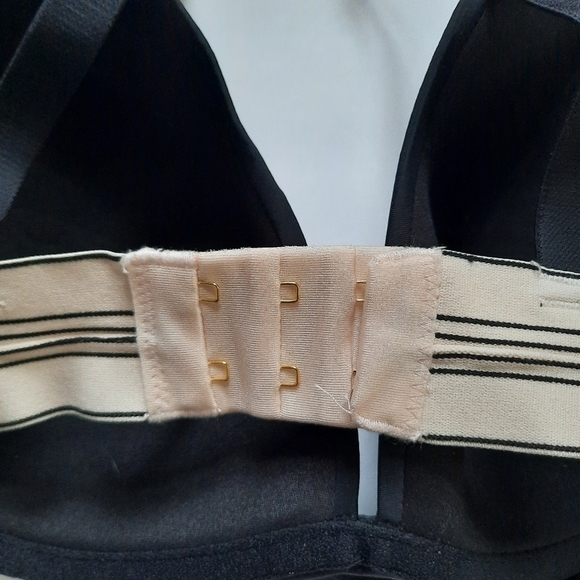 NWT Lively All-Day Plunge Wireless bra Jet Black Style #45540 Size 32DDD - Picture 8 of 11